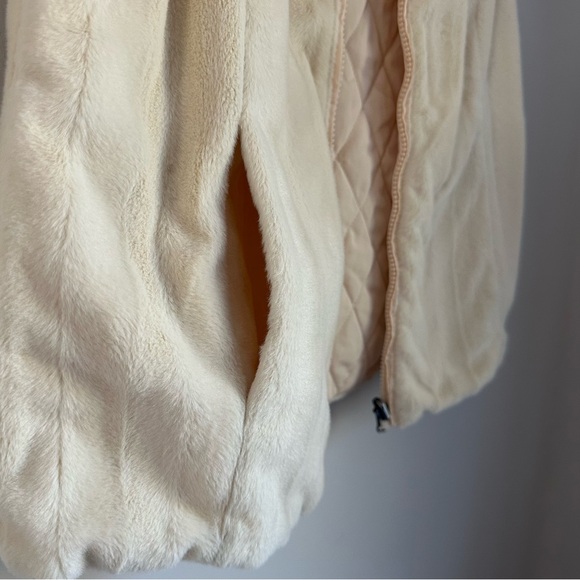 Winter Cream Off-White Reversible Faux Fur Vest with pockets petite medium - Picture 6 of 9